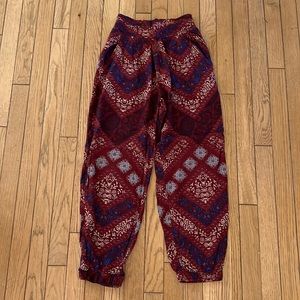 Patterned maroon pants